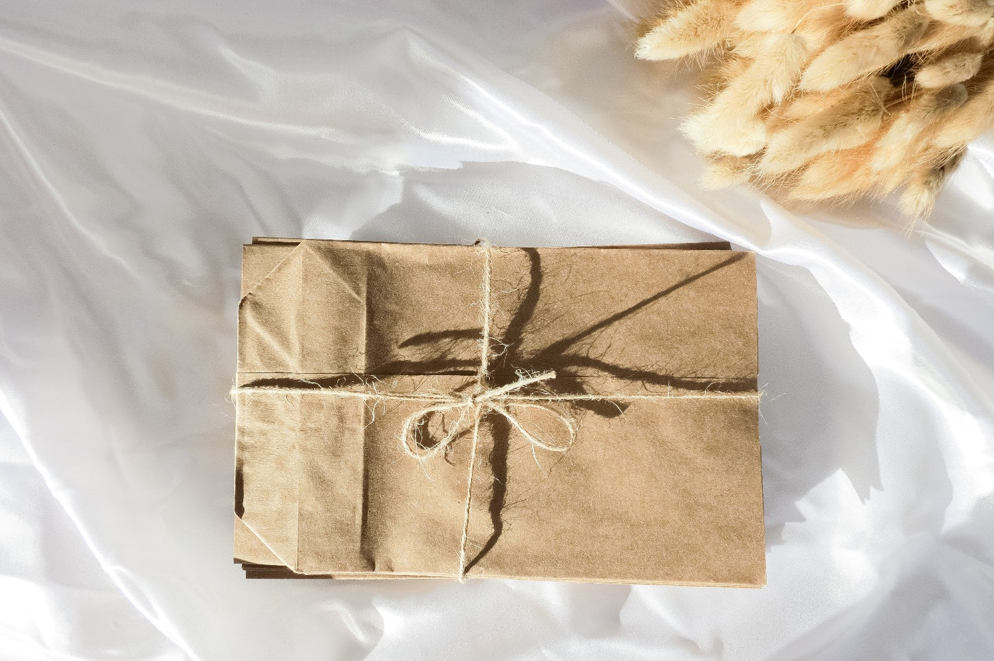 Kreative DIY Adventskalender-Tüten aus Kraftpapier für individuelle Weihnachtsüberraschungen.
