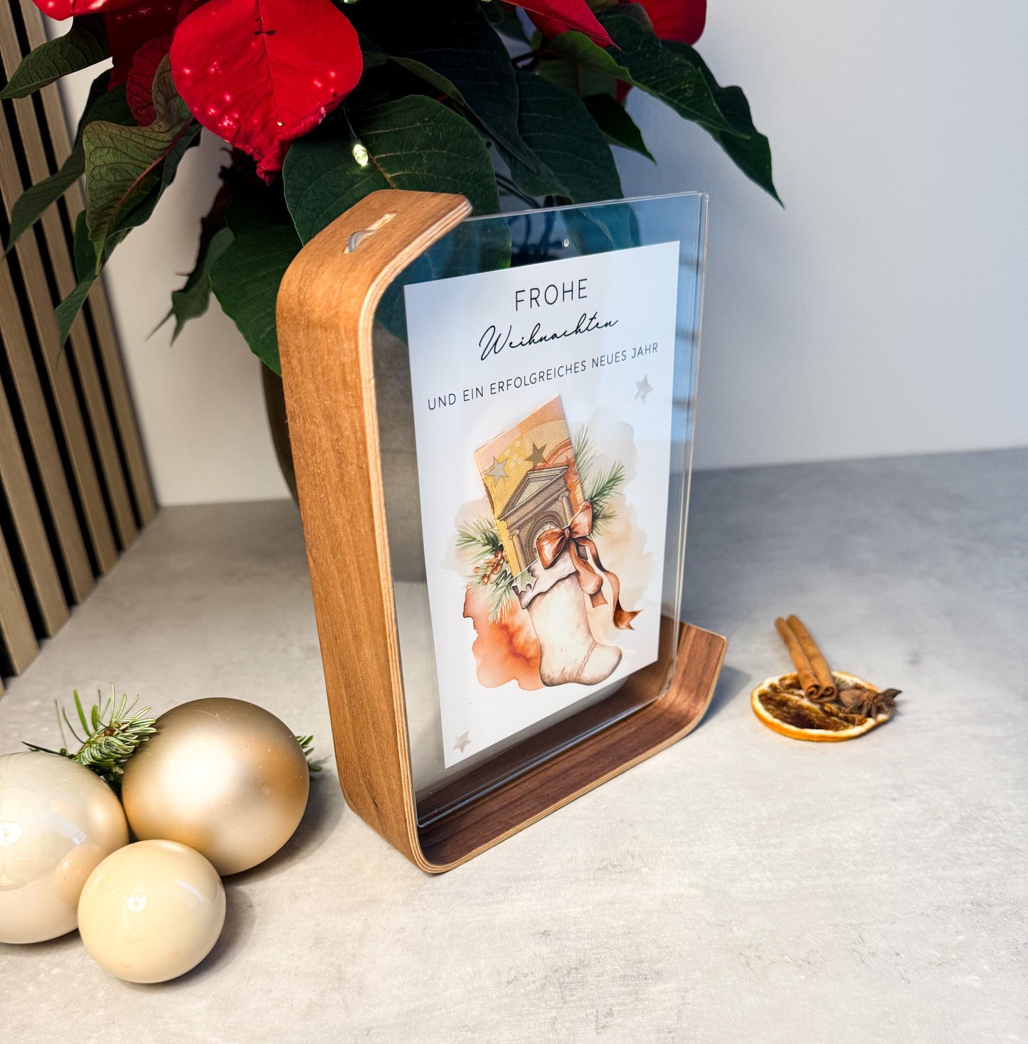 Geldgeschenk zu Weihnachten im Aufstellbilderrahmen aus Walnussfurnier und Acrylglas