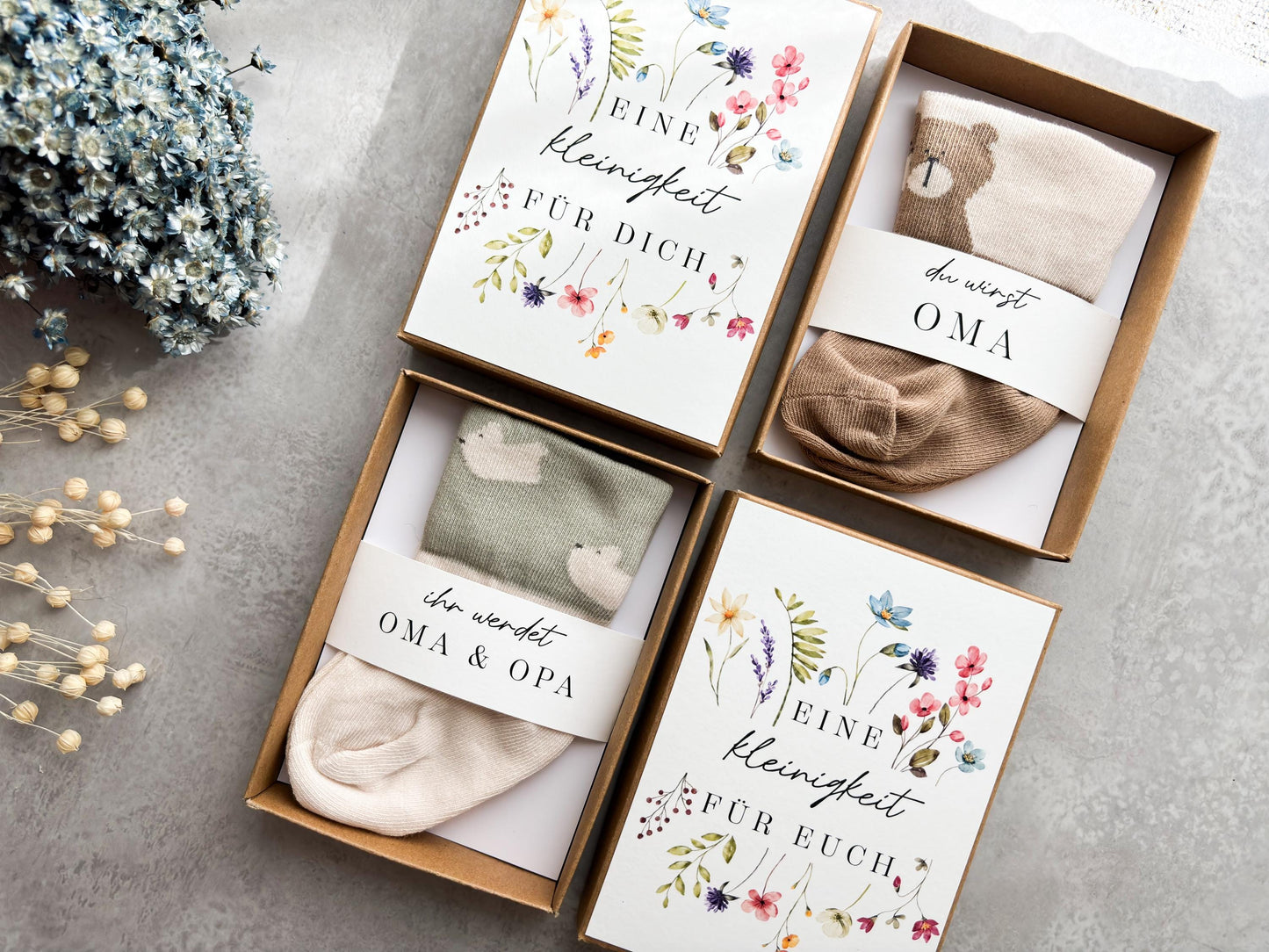 Geschenkbox zur Schwangerschaftsverkündung mit Babysocken