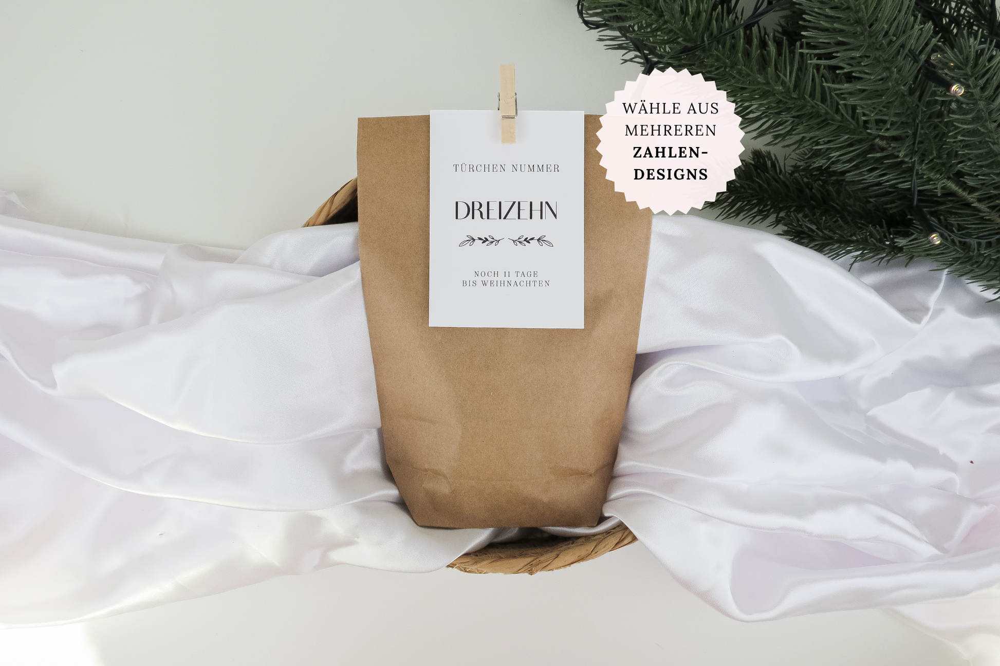 Gestalte deinen eigenen DIY Adventskalender mit 24 Kraftpapiertüten und liebevoll gestalteten Zahlenkarten.