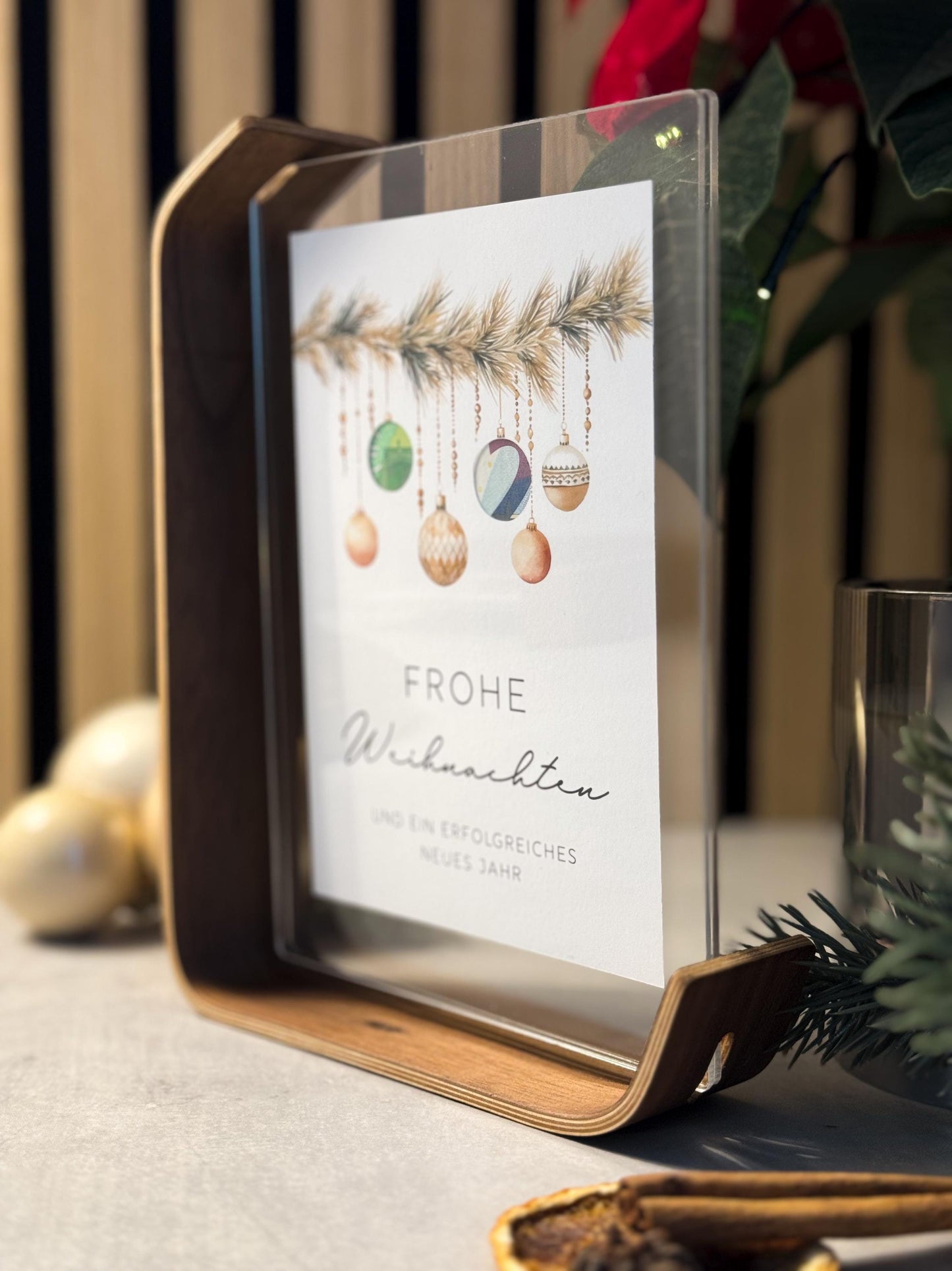 Geldgeschenk zu Weihnachten im Aufstellbilderrahmen aus Walnussfurnier und Acrylglas
